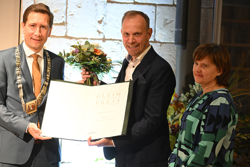 links: Oberbürgermeister Daniel Szarata, Gleim-Literaturpreisträger 2025 Michael Maul, rechts: Kerstin Schmieder Vorstandsvorsitzende Förderkreis Gleimhaus e.V. links: Oberbürgermeister Daniel Szarata, Gleim-Literaturpreisträger 2025 Michael Maul, rechts: Kerstin Schmieder Vorstandsvorsitzende Förderkreis Gleimhaus e.V.