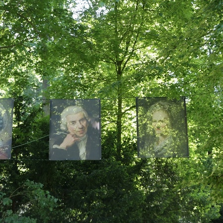 Das „Außer-Haus“-Projekt des Gleimhauses an den Ruinen des Badehauses im Landschaftspark Spiegelsberge ; Foto: Gleimhaus Das „Außer-Haus“-Projekt des Gleimhauses an den Ruinen des Badehauses im Landschaftspark Spiegelsberge ; Foto: Gleimhaus