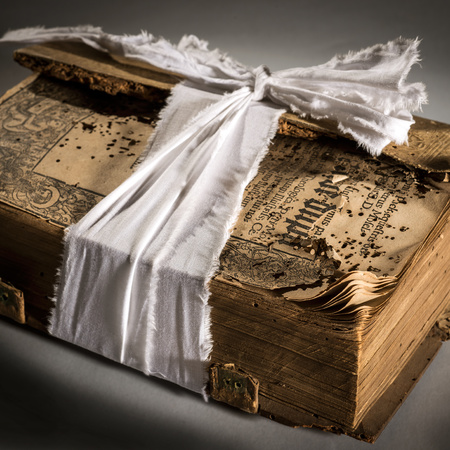 Buch mit Verband, Foto: U. Schrader Buch mit Verband, Foto: U. Schrader